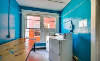 Lucky d's Youth and Traveler's Hostel