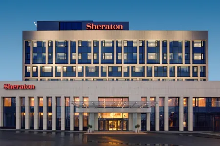 SHERATONPLAZA Ufa Congress Hotel (Шератон Плаза Уфа Конгрессбывш. Краун Плаза Уфа Конгресс) Отели рядом с достопримечательностью «Музей 112-ой (16-й гвардейской) Башкирской кавалерийской дивизии»