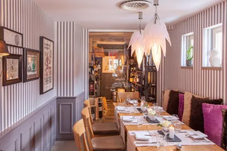 Romantikhotel Rebstock Art & Design Отели рядом с достопримечательностью «Passerelle Mimram»