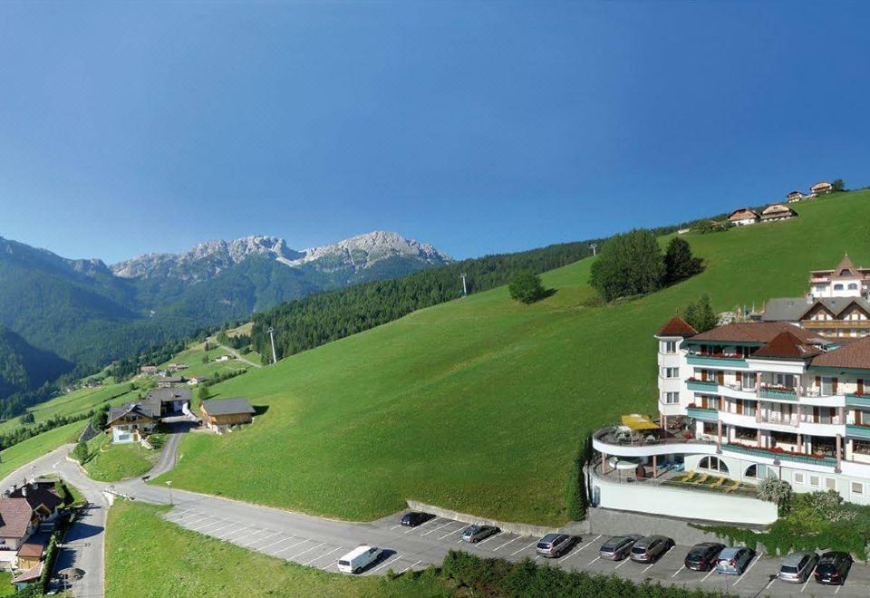 Kronplatz-Resort Hotel Kristall-Valdaora Updated 2023 Room Price-Reviews &  Deals | Trip.com