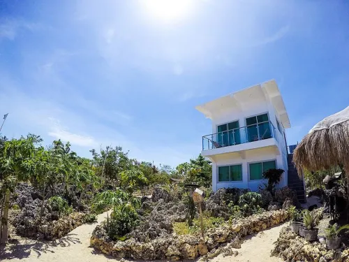Birdland Beach Club Hotel di Bolinao