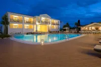 Royal Nidri Hotel & Apartments Hôtels à : Meganisi