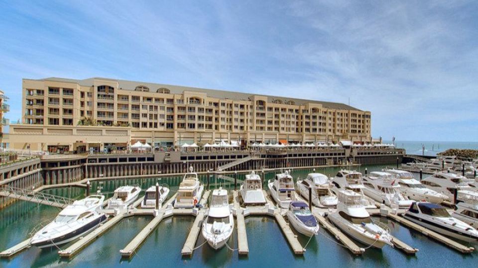 Glenelg Holiday Apartments-Ellis