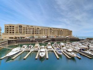 Glenelg Holiday Apartments-Ellis