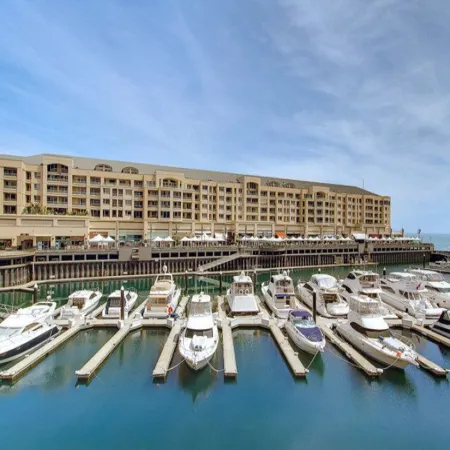 Glenelg Holiday Apartments-Ellis
