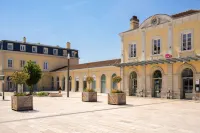 The Originals Boutique Hôtel Terminus Bourg-en-Bresse Gare Hôtels à proximité de : IUT Lyon 1 site de Bourg-en-Bresse