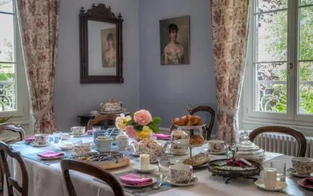 L'Oustal Отели в г. Бурж