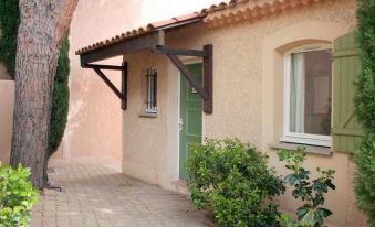 Apartment with One Bedroom in Roquebrune-Sur-Argens, with Wonderful se
