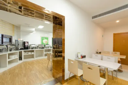 GreenTree Inn (Qichun Ouyada Square) Отели в г. Цичунь