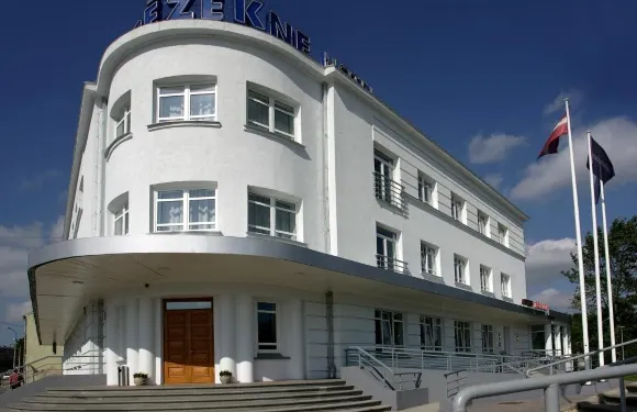 涅日克內可隆納酒店