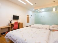 广州奇居旅业 - 标准双床房