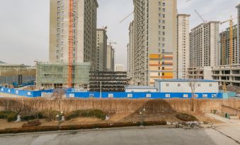 Pingliang Longdong Pearl Hotel (Gansu Medical College Donghu Park)