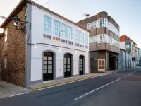 Pensión Domus Gallery Hotels in Arzua
