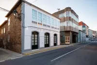 Pensión Domus Gallery Hotéis em Arzua