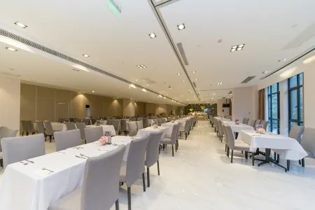 Bridal Tea House Hotel (Guangzhou Panyu) Отели рядом с достопримечательностью «Chenyong Park»