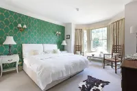The Plough Inn Hotels in Dorking
