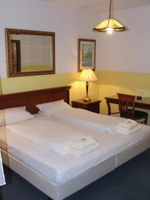 Hotel-Restaurant Orsoyer Hof Hotels in Rheinberg