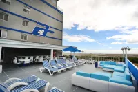 Adventurer Oceanfront Inn - 3-Star