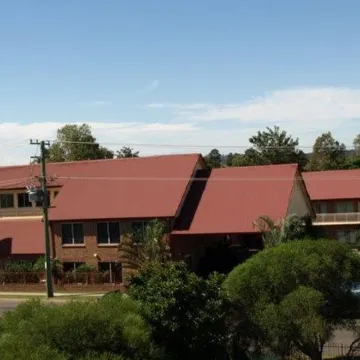 Francis Phillip Motor Inn and the Lodge