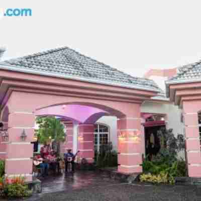 Villa Dora Mae Hotel Exterior