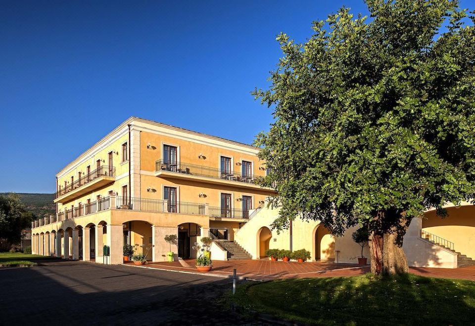 Il Picciolo Etna Golf Resort & Spa-Castiglione di Sicilia Updated 2023 Room  Price-Reviews & Deals | Trip.com