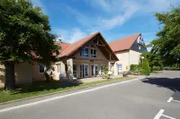 Hôtel Nell Hotels in Saint-Pierre-la-Garenne