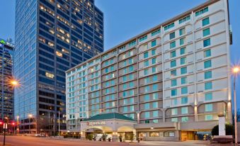 La Quinta Inn & Suites by Wyndham Downtown Conference Center