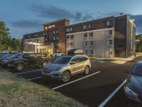 La Quinta Inn & Suites by Wyndham Salem NH - parking