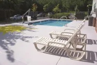 La Quinta Inn & Suites by Wyndham Rome - Pools