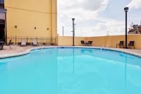 La Quinta Inn & Suites by Wyndham Memphis Airport Graceland - Pools