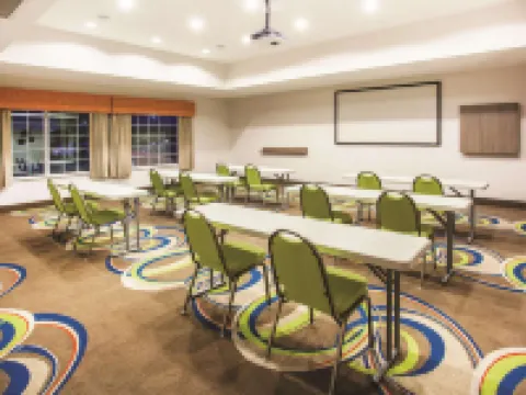 La Quinta Inn & Suites by Wyndham St. Paul-Woodbury Hotels in Woodbury