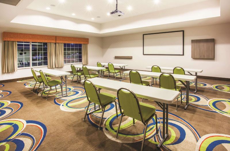 La Quinta Inn & Suites by Wyndham St. Paul-Woodbury photo 5