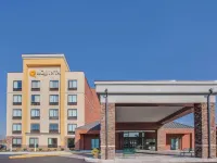 La Quinta Inn & Suites by Wyndham Philadelphia Airport Hotels in Delaware County