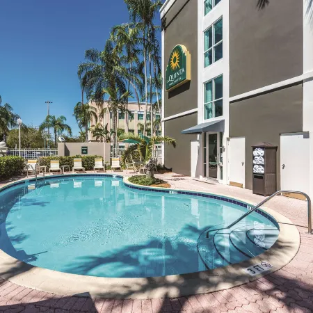 La Quinta Inn & Suites by Wyndham Plantation at SW 6th St