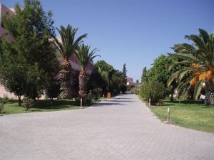 Roselands Hotel Bungalows