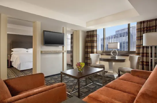 Sheraton New York Times Square Hotel Отели рядом с достопримечательностью «Рокфеллеровский центр»