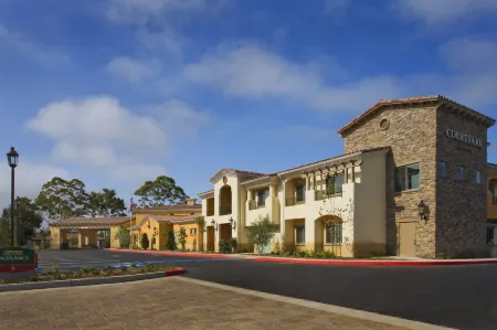 Courtyard Santa Barbara Goleta Отели в г. Голета