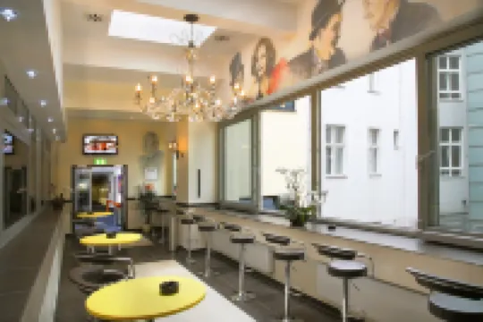 柏林荷里活媒體酒店