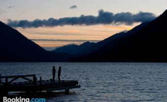 Lake Crescent Lodge