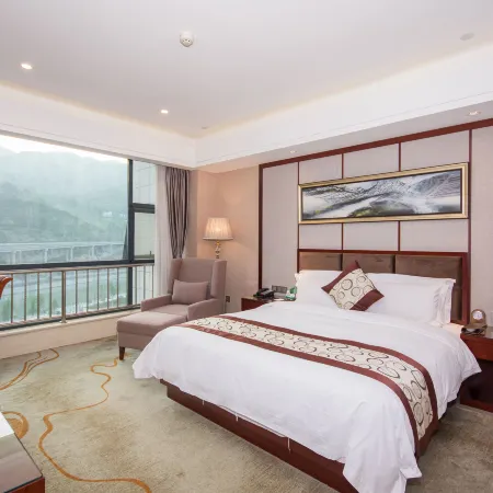 Earth Sunshine Hotel