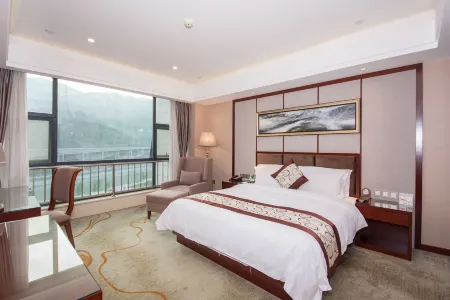 Earth Sunshine Hotel Отели в г. Баокан