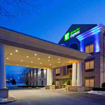 Holiday Inn Express & Suites Hagerstown Hotel Exterior