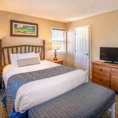 Holiday Inn Club Vacations Oak N' Spruce Resort Rooms
