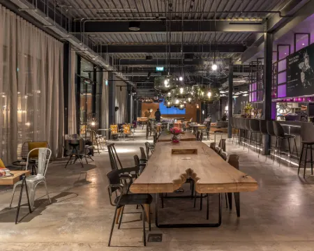 Moxy London Heathrow Airport Hotels in Hounslow