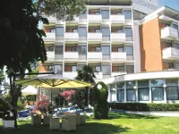 Hotel Medusa Splendid Hotels near Beach Office 1 - Dutch Flag