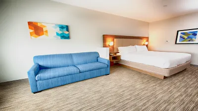 Holiday Inn Express & Suites Houston SW - Galleria Area Hotel dekat Armed Forces Memorial at Freedom Park