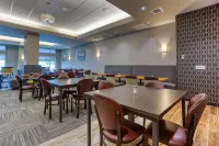 Drury Inn & Suites Cincinnati Northeast Mason - breakfast