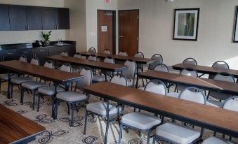 Holiday Inn Express & Suites Tahlequah