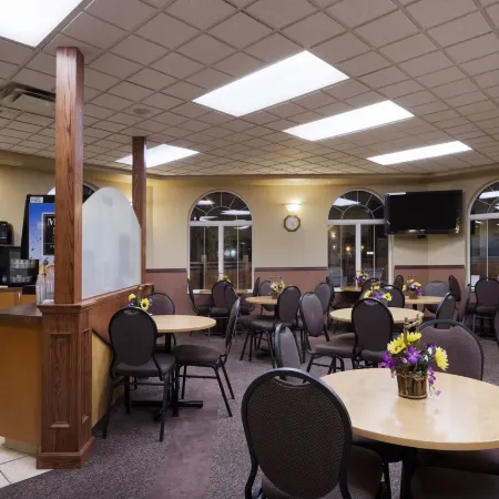 Days Inn & Suites by Wyndham Thunder Bay