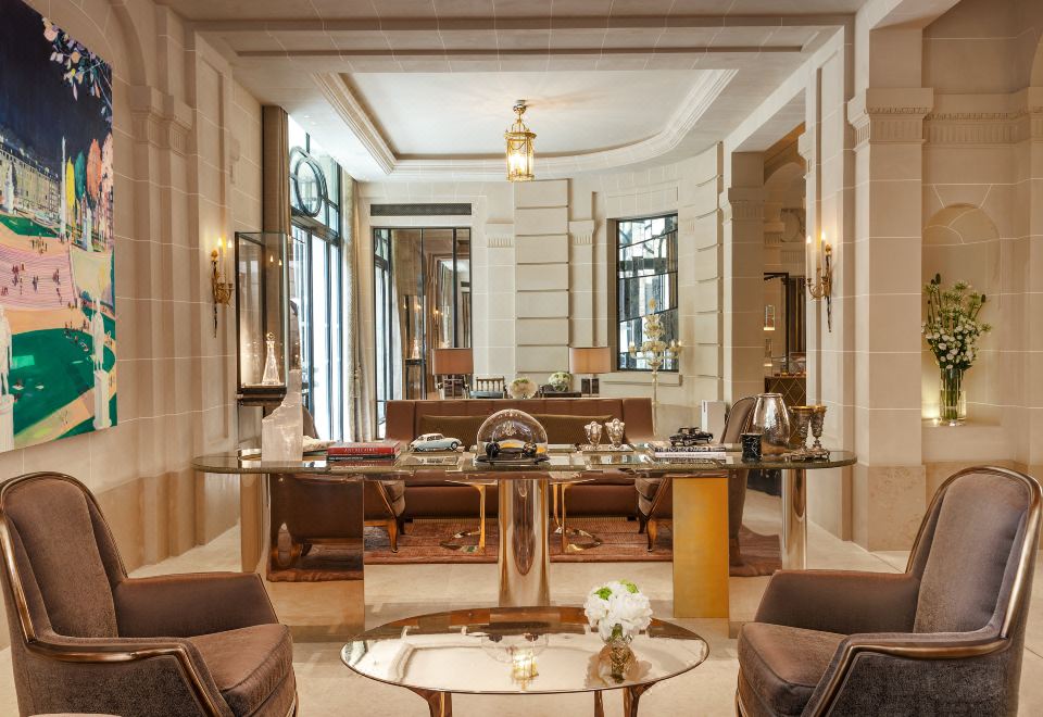 오텔 드 크리용, 어 로즈우드 호텔